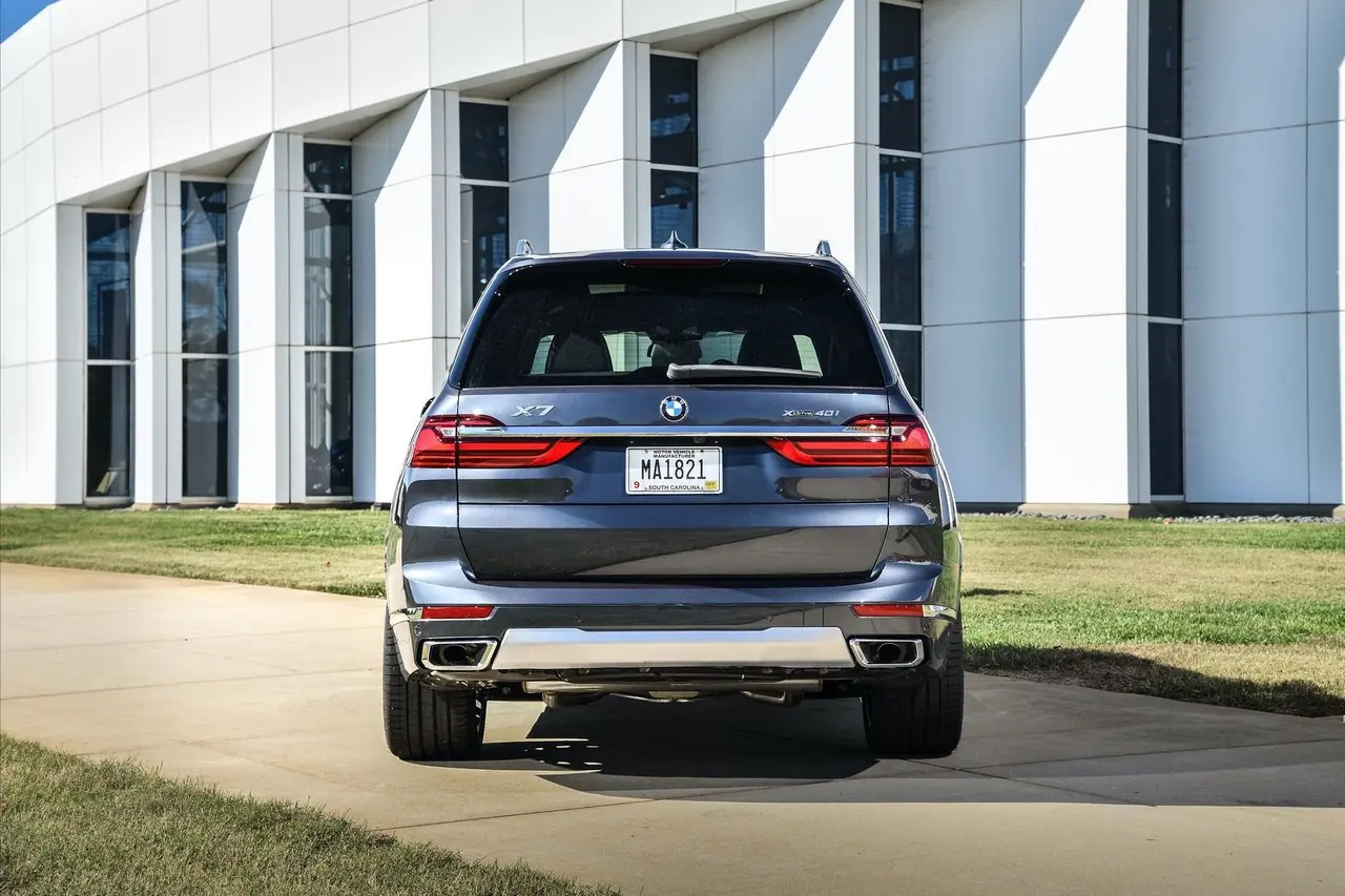 The first-ever BMW X7 with BMW Individual full leather Merino Ivory White/Night