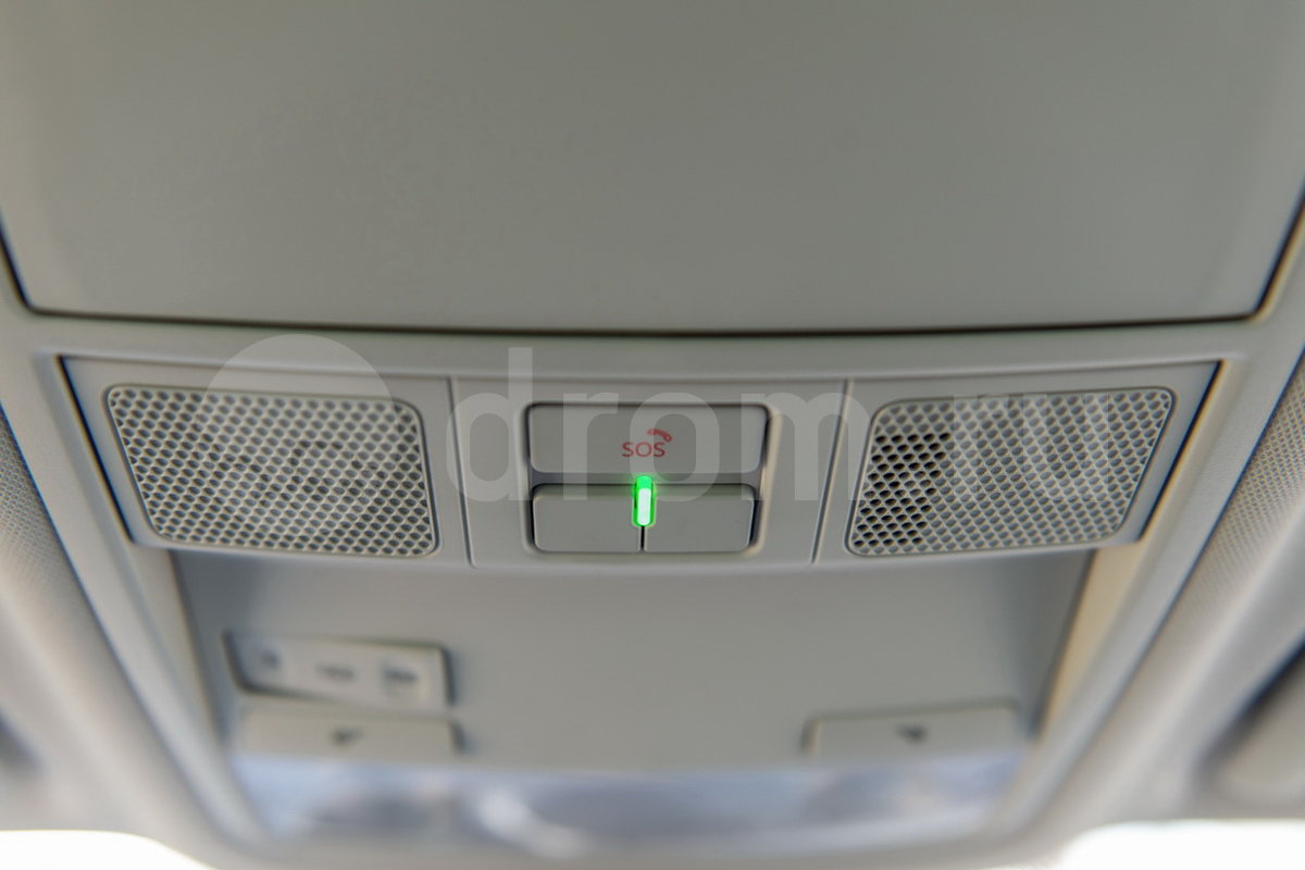 Octavia a7 кнопка глонасс. 18. Кнопка глонасс горит красным. Кнопка глонасс горит красным. Блок эра глонасс шкода рапид.