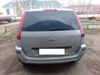 Ford Fusion 2005   |   20.05.2020.
