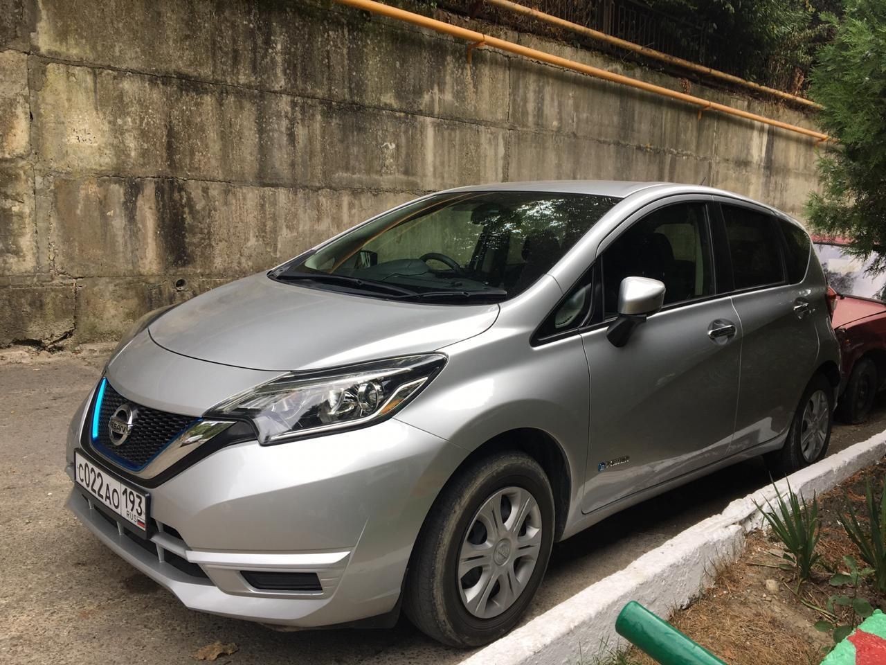   2017     nissan note e-power       