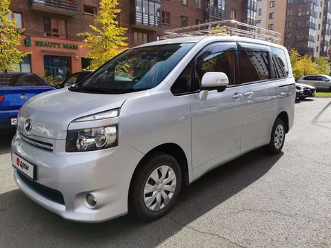 Toyota Voxy 4wd