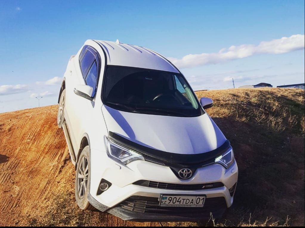 Замена масла и масляного фильтра в двигателе Toyota RAV4