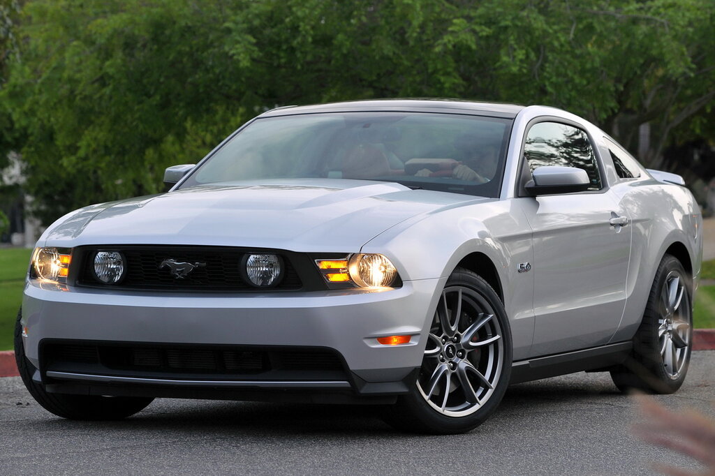 Ford Mustang v Рестайлинг 2005