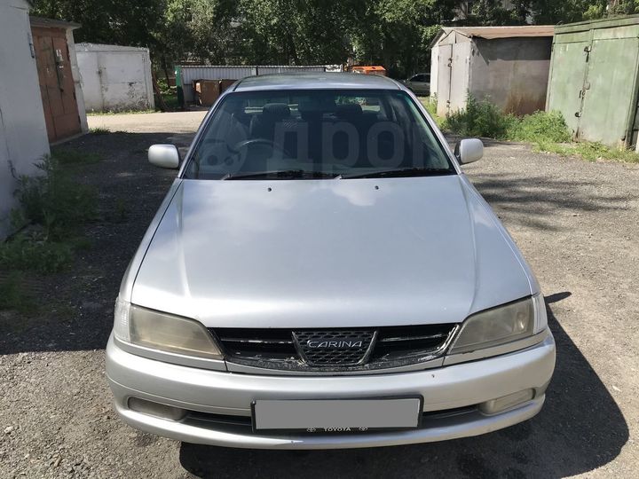 Тойота Карина 2000 седан