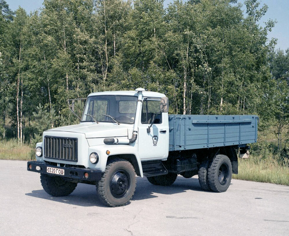 Машина Газон Фотографии