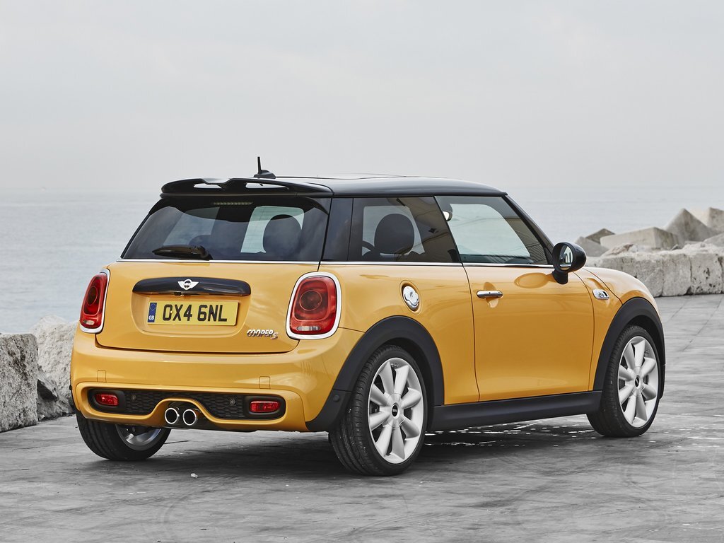 MINI Cooper S 5 door. (09/2014)