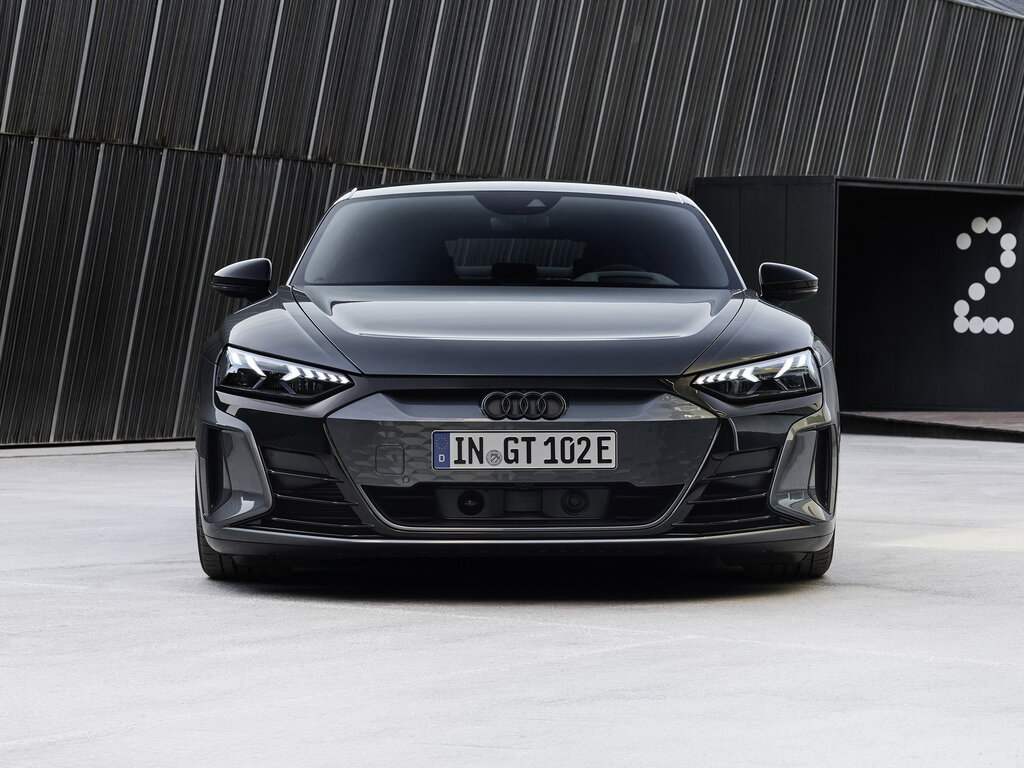 Audi e tron вид спереди