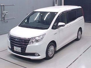 Toyota Noah 2014 - отзыв владельца