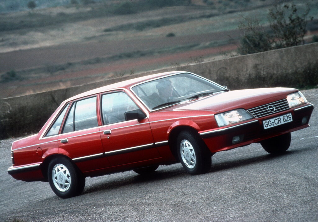 Опель 1 поколение. Opel Senator 2.5. Опель сенатор 1983. Опель сенатор 1985. Опель сенатор 1978.