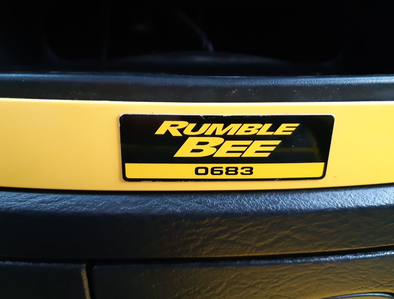 заводской порядковый номер серии Rumble Bee