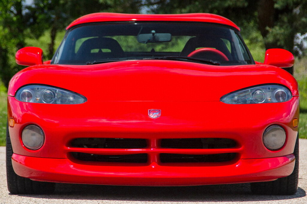 Dodge Viper спереди