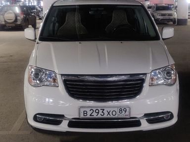 Chrysler Town and Country, 2012