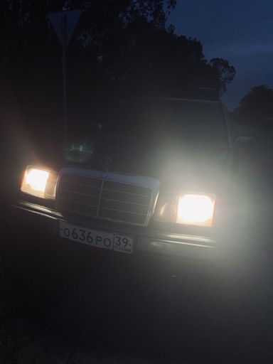 Mercedes-Benz E-Class, 1990