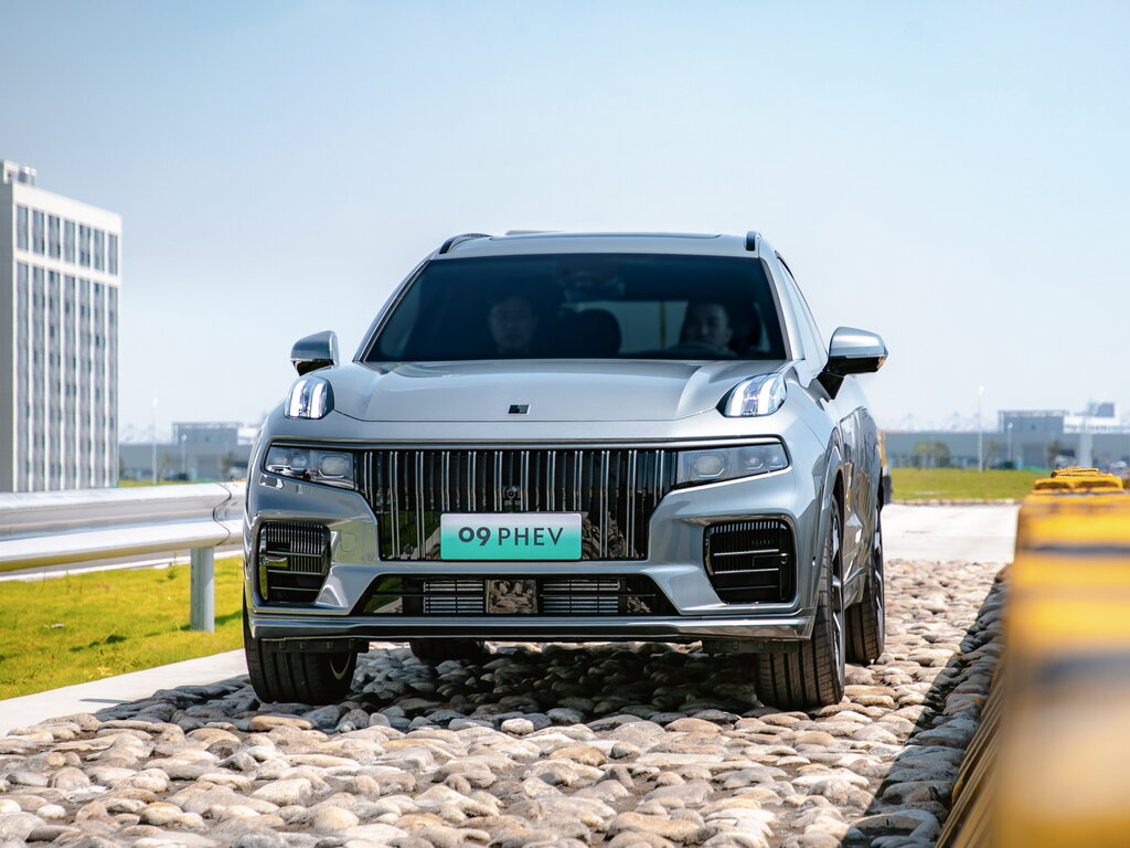 Lynk co 09