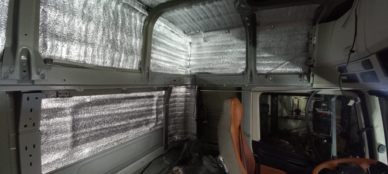 Утепление грузовой кабины. Шумоизоляция камаз. Утеплить кабину вольво fh13. Утеплитель под кабину маз. Шумоизоляция кабины камаз 5490 нео.