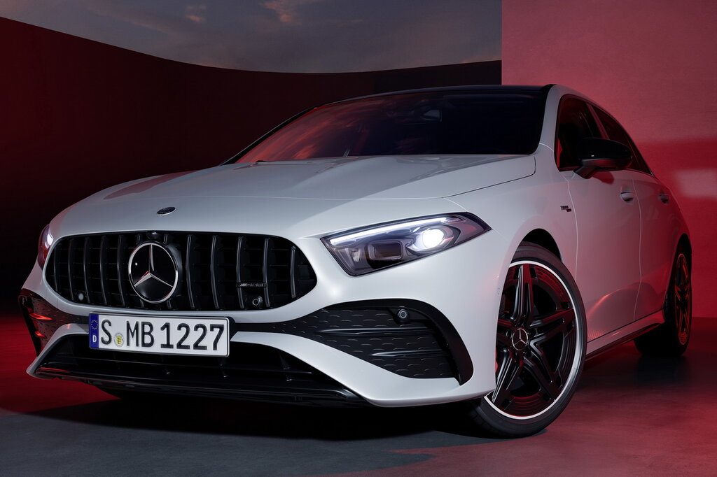 Mercedes EQS carwow