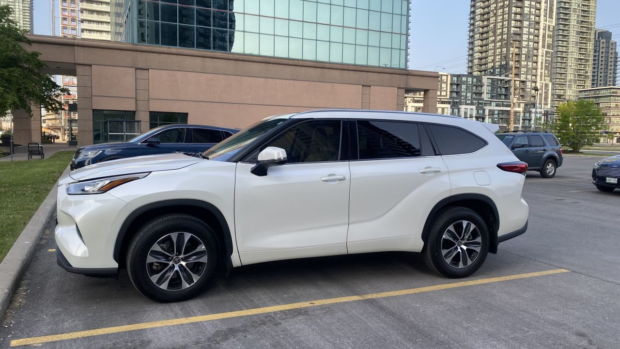 Тойота Хайлендер 2021 года, Владею два года ноль вопросов, бензин ...