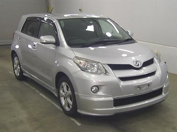 Toyota ist 2008 Red