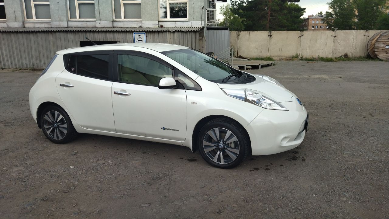 Nissan Leaf 2013 г., Всем привет, руль правый, автомат, Хэтчбек