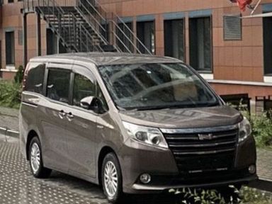 Toyota Noah 2014   |   16.07.2023.