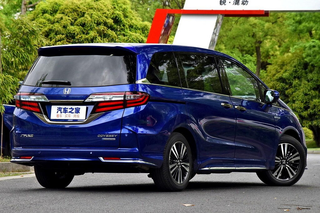 Хонда одиссей рестайлинг. Одиссей 5 поколения. Honda odyssey 4 поколения. Хонда одиссей 5 поколение. Одиссей 5 поколения.