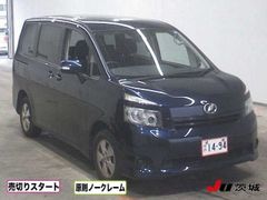 Toyota Voxy ZRR70G, 2009