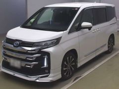 Toyota Noah ZWR90W, 2022