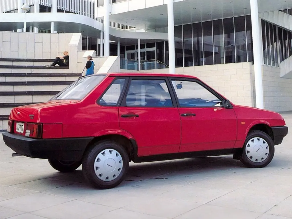 A Лада 21099 1990, 1991, 1992, 1993, 1994, седан, 1 поколение