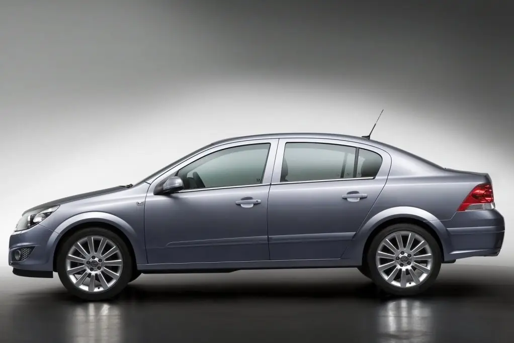 Opel Astra Family рестайлинг 2011, 2012 ...