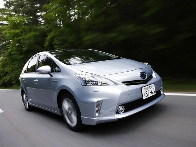 Toyota Prius Alpha 2011
