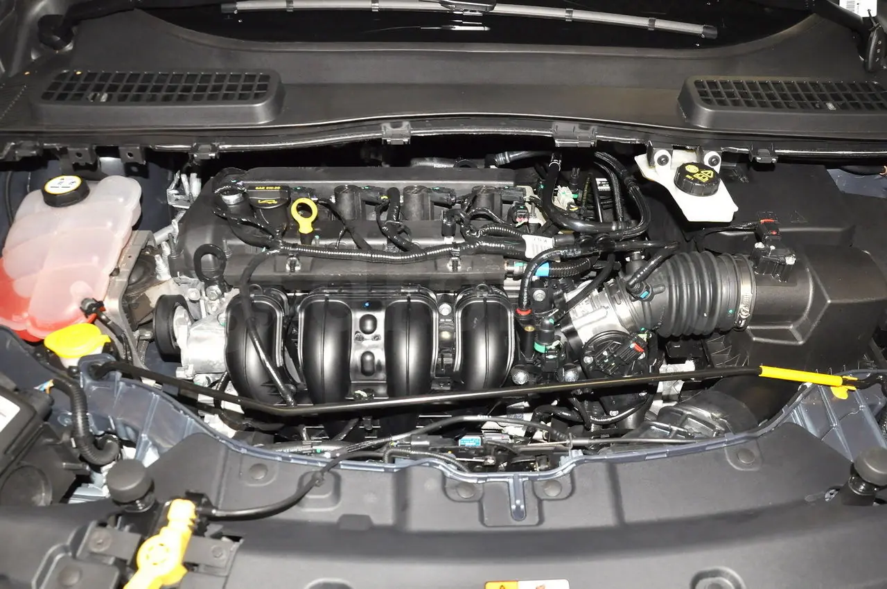 Ford mondeo 5 2. Форд куга снять двигатель. Форд куга 2. 5 двигатель. Ford kuga 2 1.