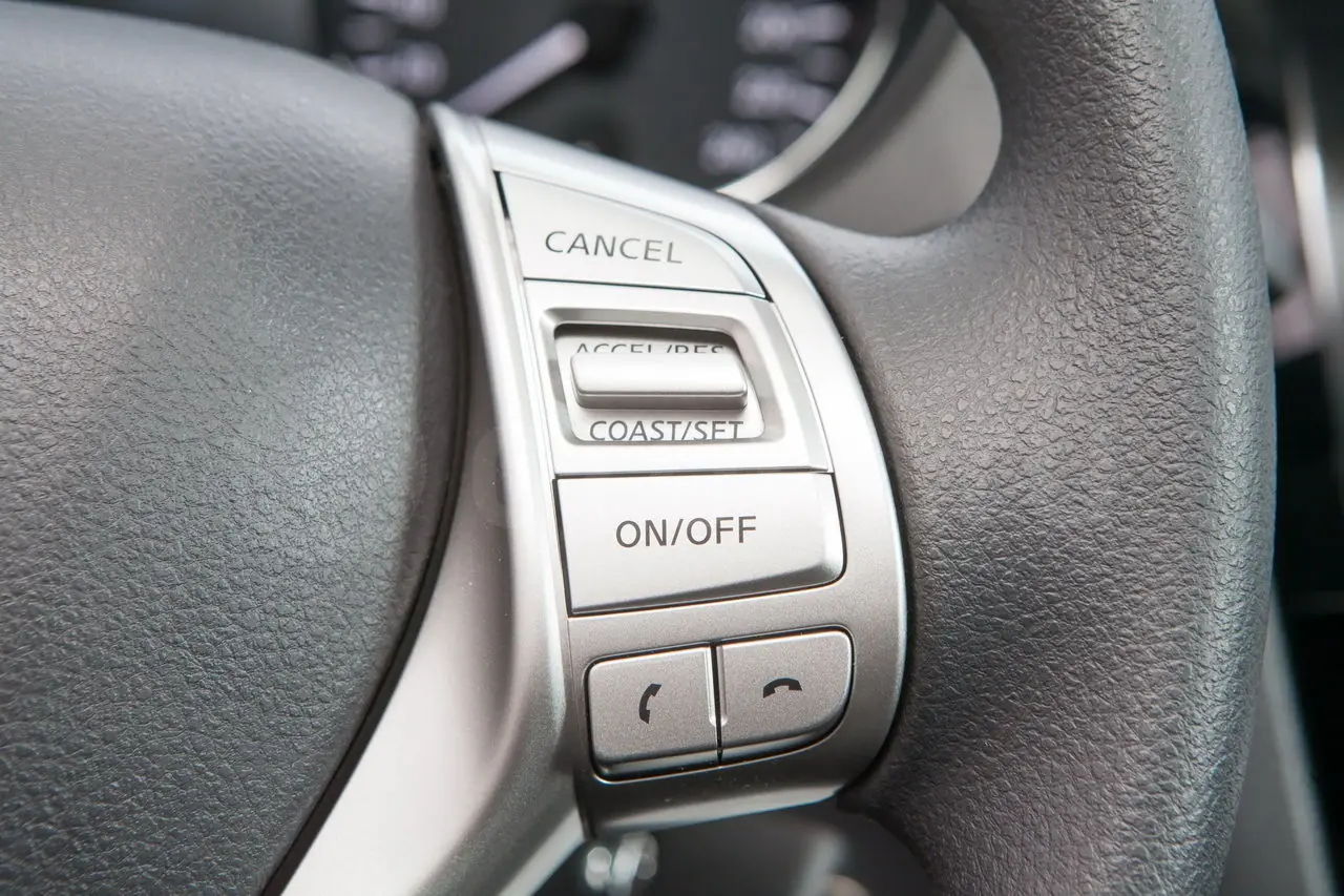 как включить круиз контроль на nissan x trail