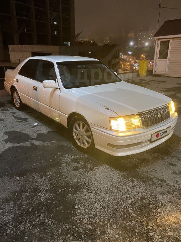 Toyota Crown s150 Рё РґРµРІСѓС€РєРё