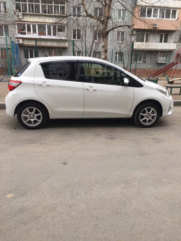 Тойота Витц 2022 красный