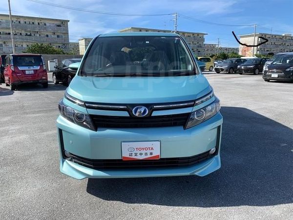 Toyota Voxy 2016