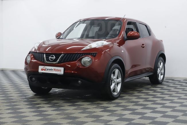 Nissan Juke 2011 красный