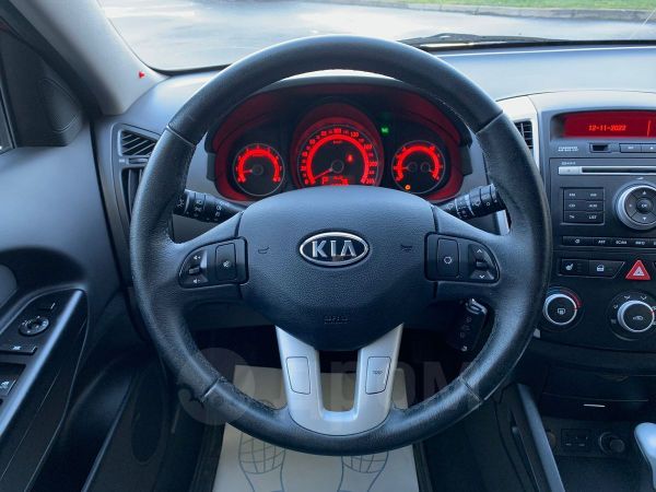 Красный Kia Ceed 2011