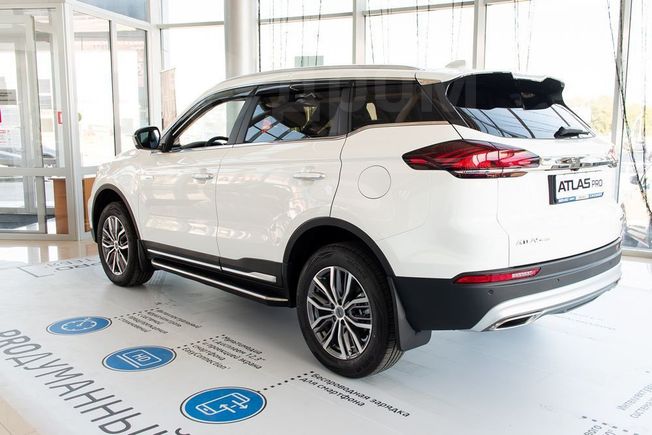 Купить новый Geely Atlas бензин автомат в Брянске: чёрный 2018 внедорожник 5-две