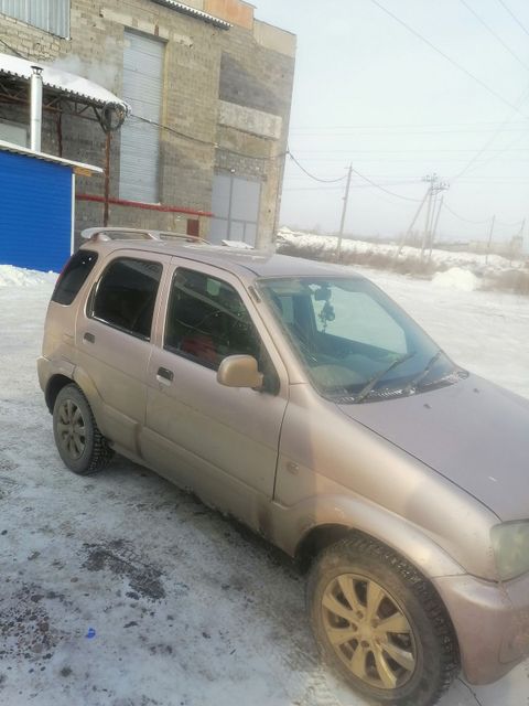 Автомобиль Toyota Cami розовый