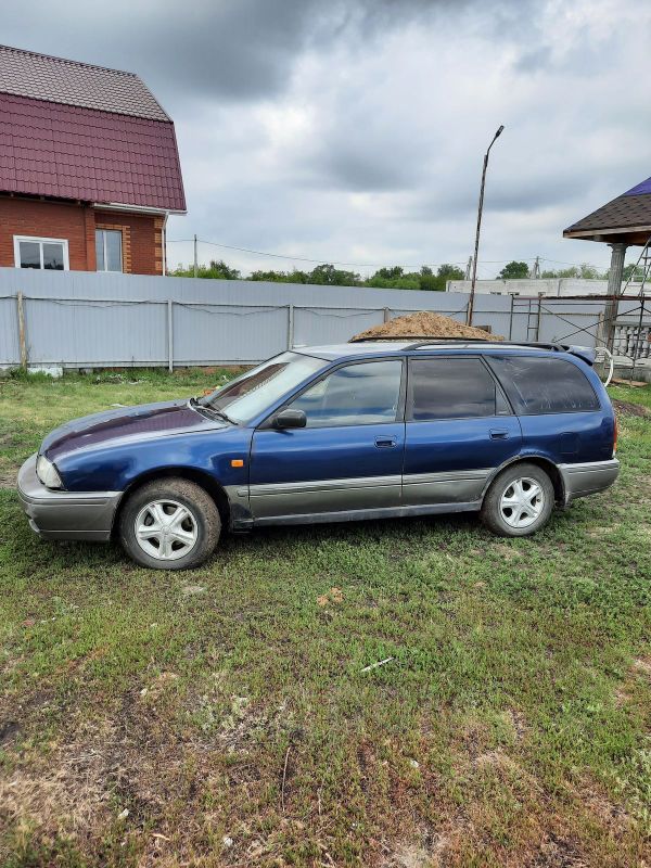Nissan Avenir 1990