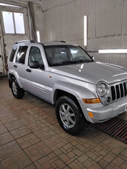 Джип Либерти технические характеристики. Jeep Liberty комплектации и ...