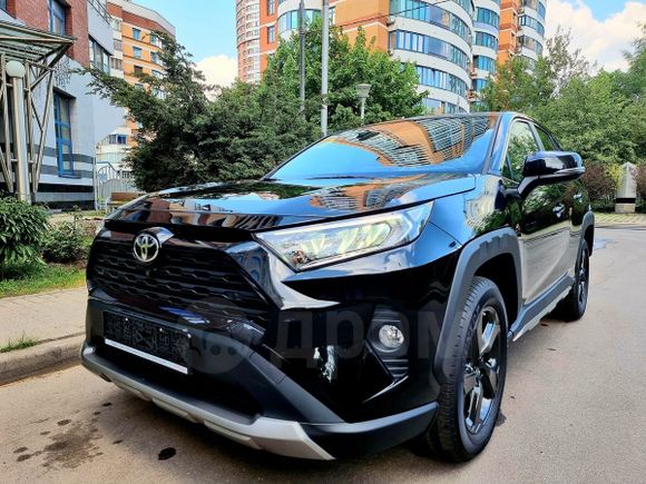SUV или внедорожник Toyota RAV4 2022 года, 4000000 рублей, Москва
