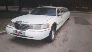 Седан Lincoln Town Car 2001 года, 255000 рублей, Москва