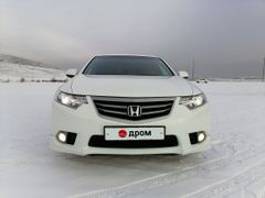 Кызыл Honda Accord 2012