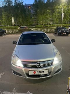Седан Opel Astra 2012 года, 510000 рублей, Сургут