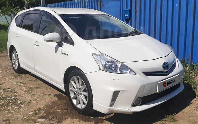 Toyota Prius Alpha Р±РµР»С‹Р№