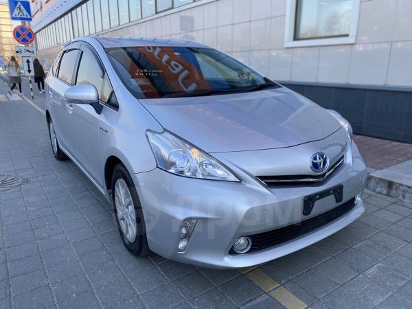 Toyota Prius Alpha 2013 салон