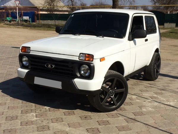 Нива Урбан белая тонированная