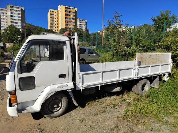Купить Mitsubishi Canter Бортовой грузовик 1990 года во Владивостоке: цена ...