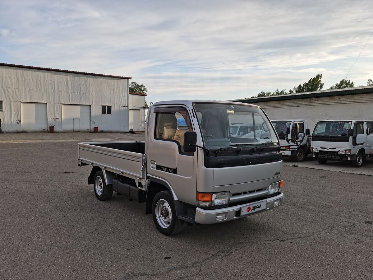 5 тонны. Mitsubishi canter 1996. 5 тонны с будкой. Японские грузовики до 3. Фургоны джак до 1.